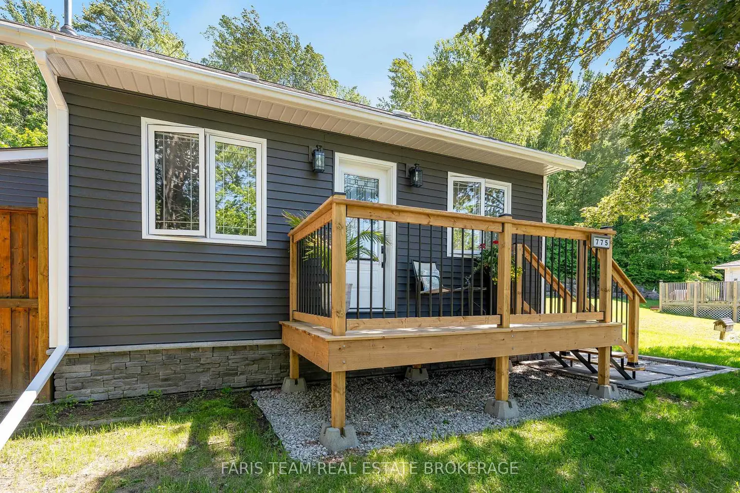 775 Ontario Street photo 2