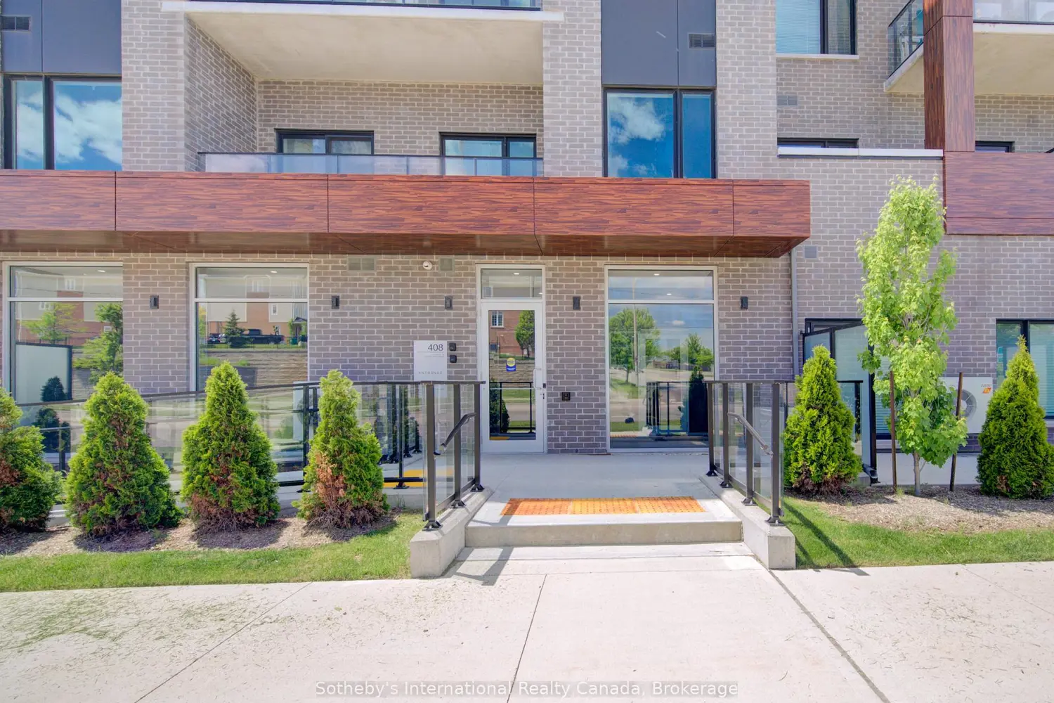 408 Dundas Street 402