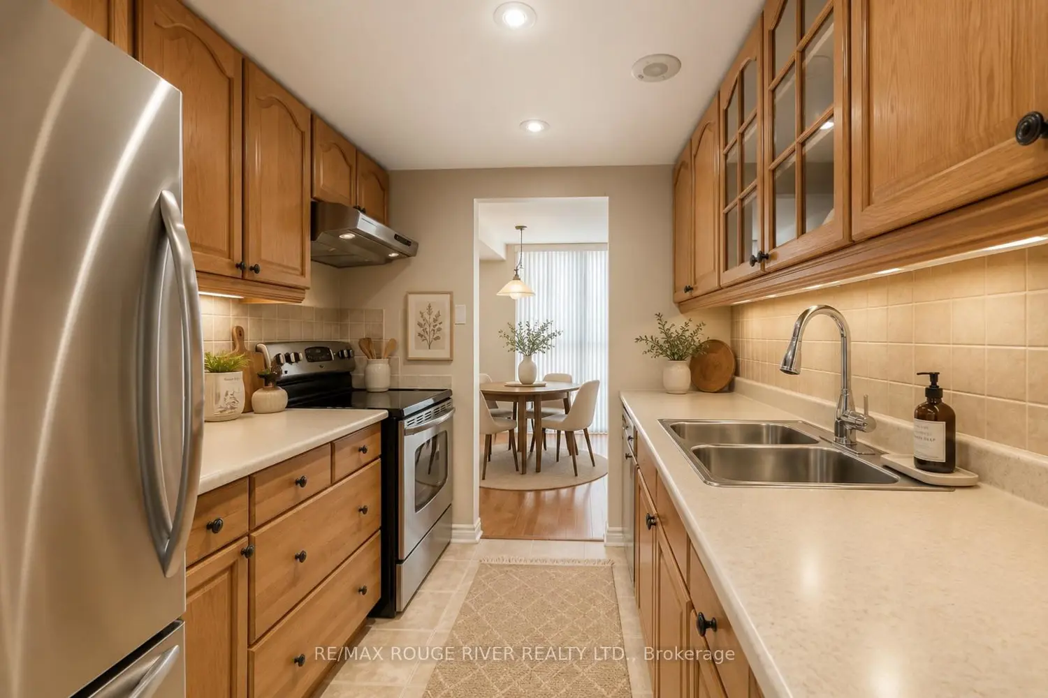 3650 Kaneff Crescent 1008 photo 5