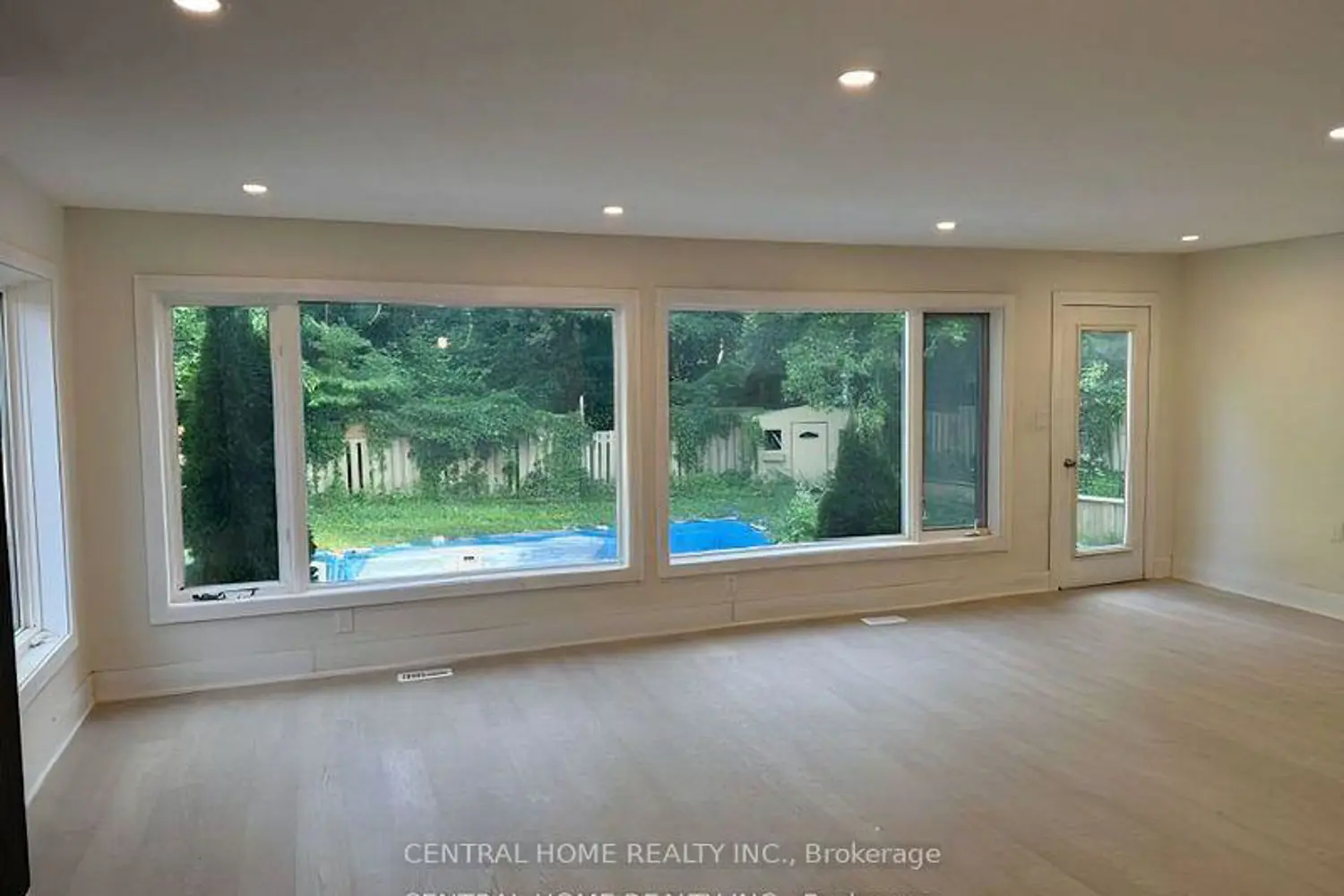 206 Parkview Crescent photo 4