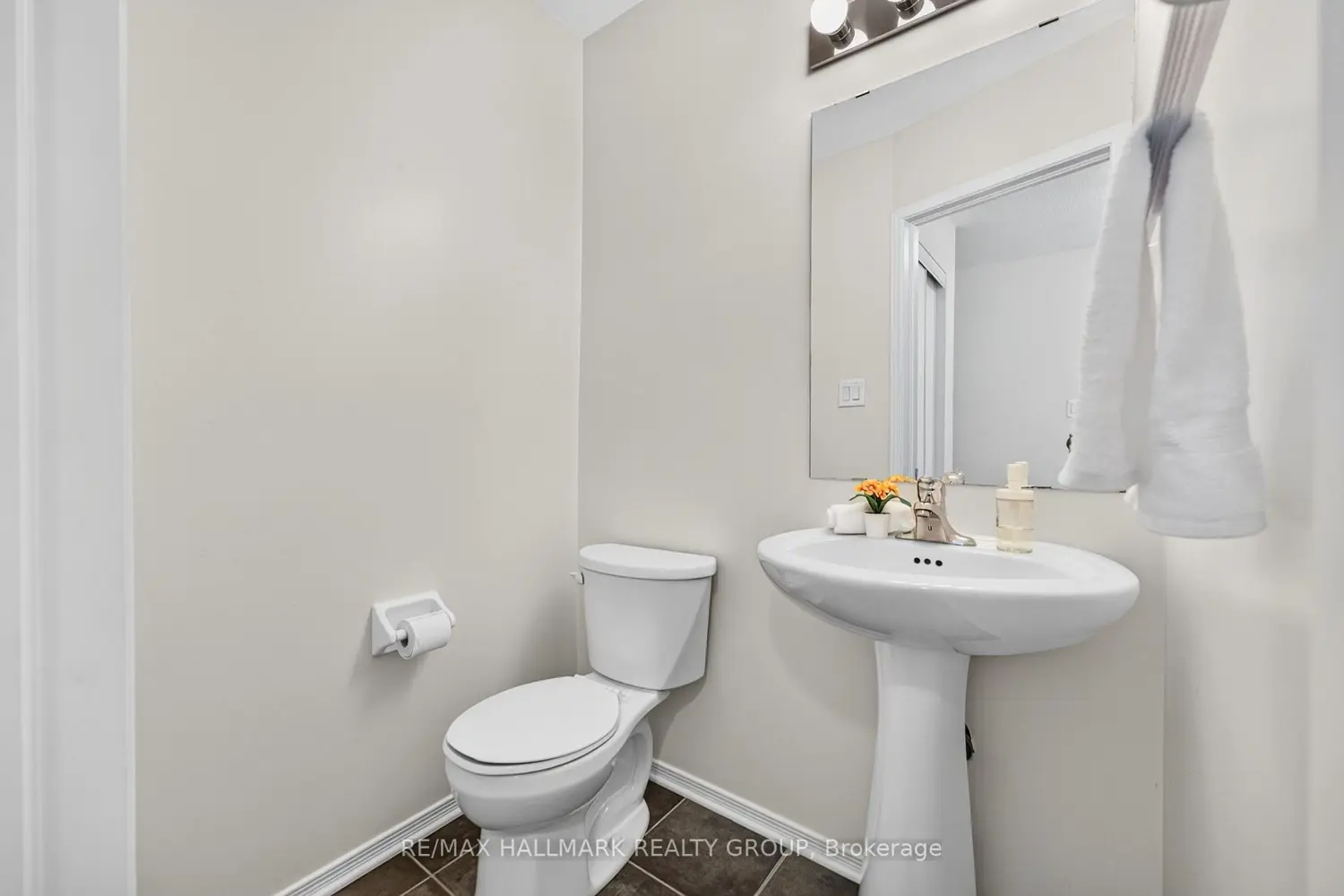 2591 Longfields Drive 26 photo 3