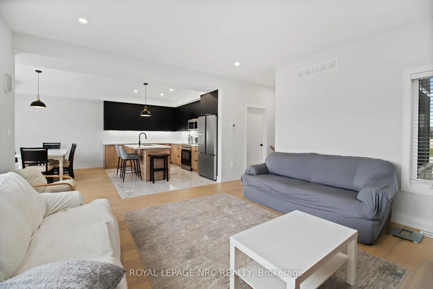 7392 Splendour Drive photo 5