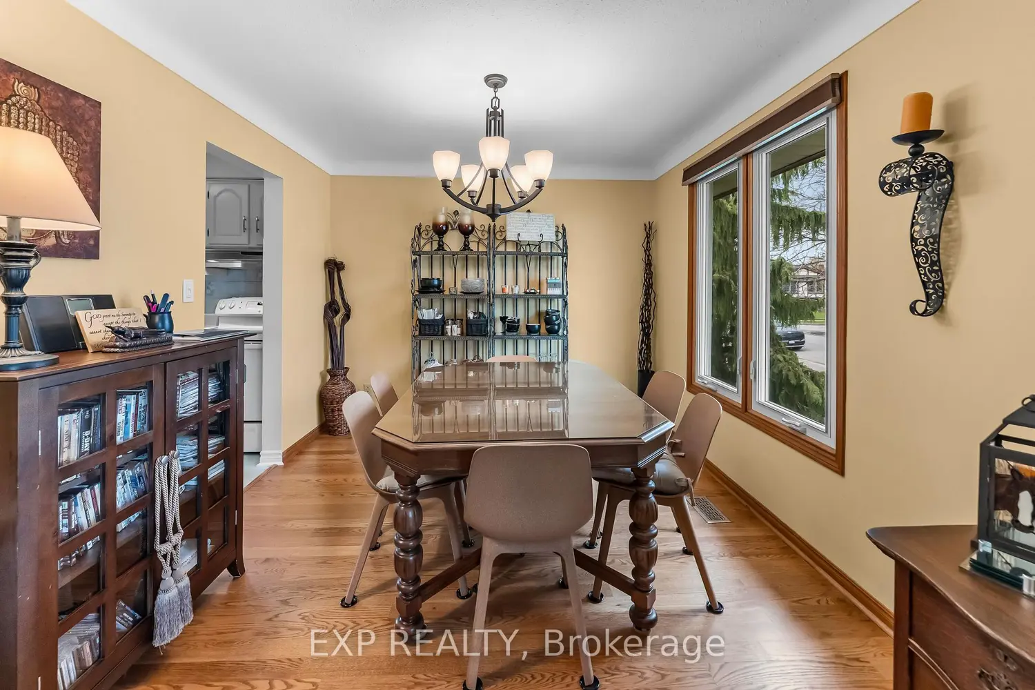 2881 Olden Avenue photo 2