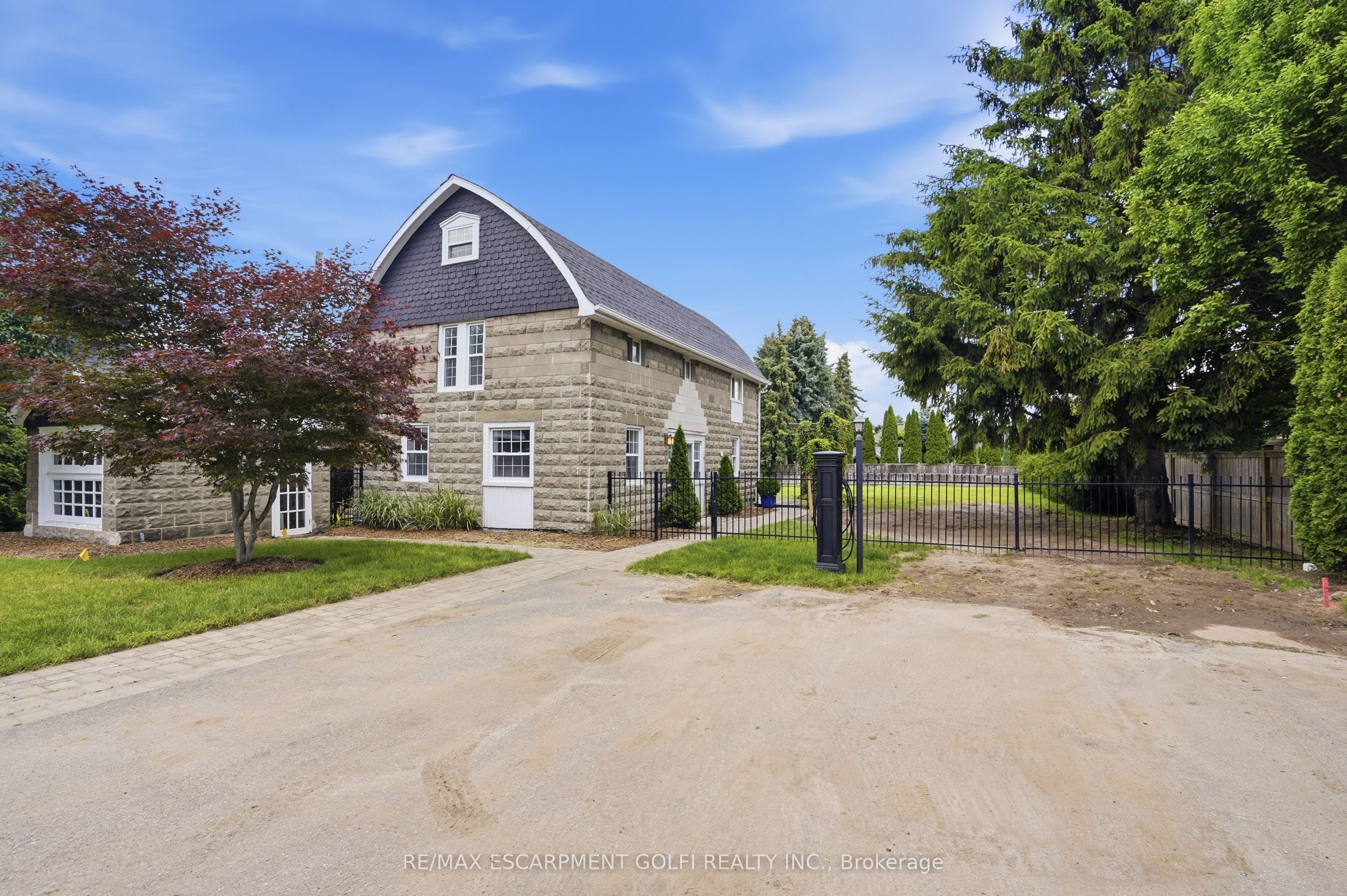C-292 Main Street W, Grimsby, ON, L3M 1S4