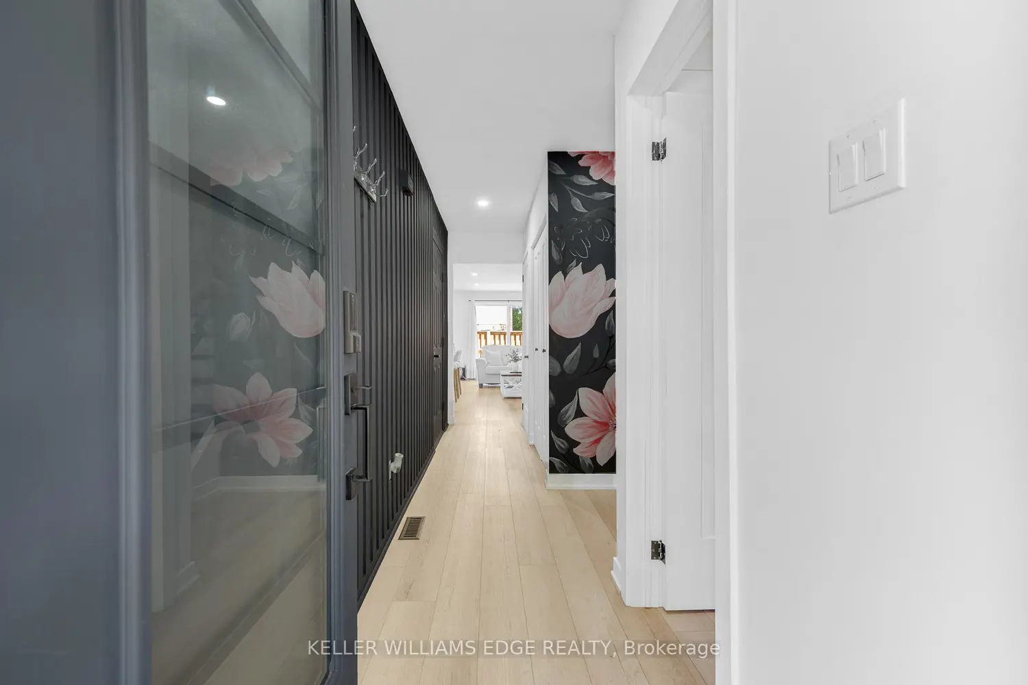 5275 Banting Court photo 3