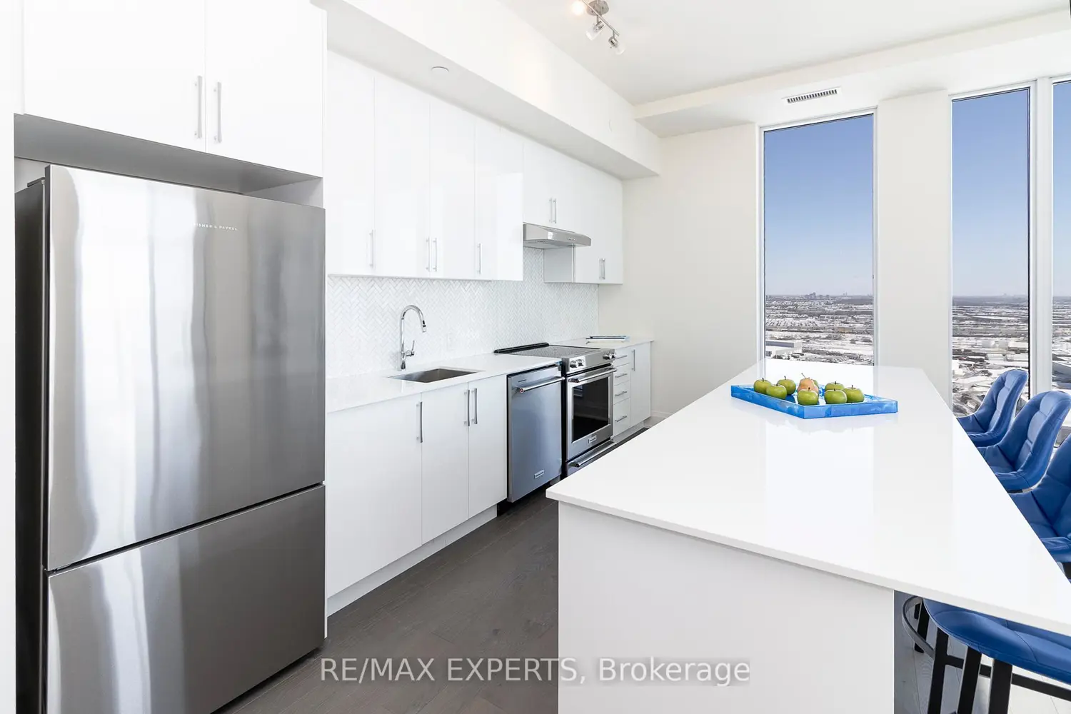8960 Jane Street Ph111 photo 3