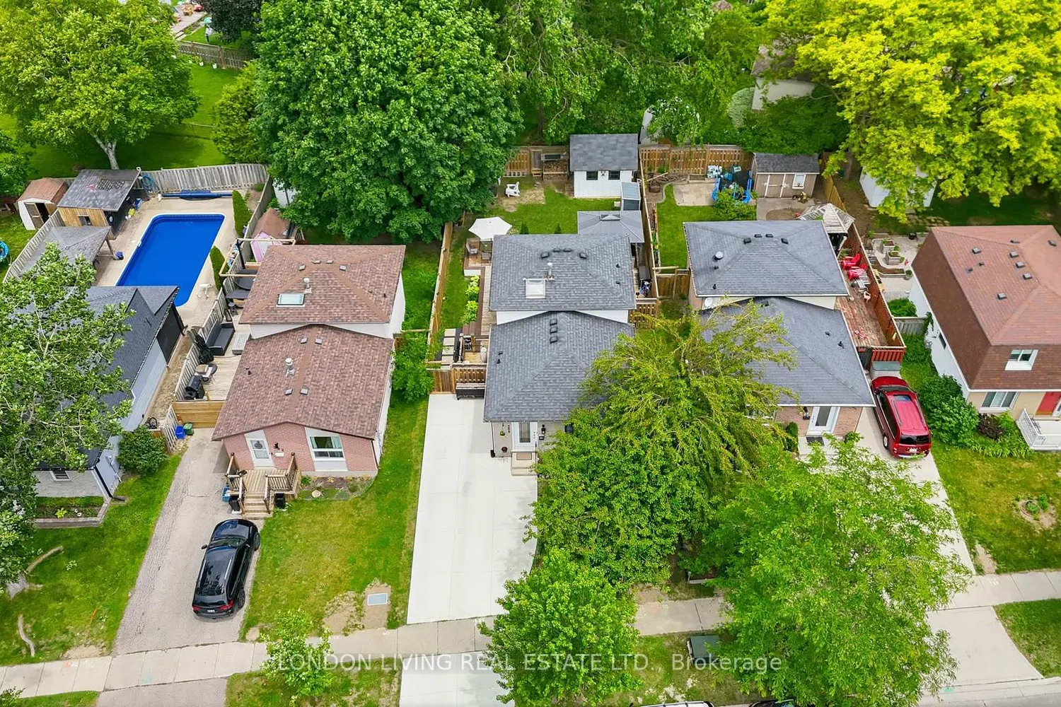 388 Deveron Crescent photo 4