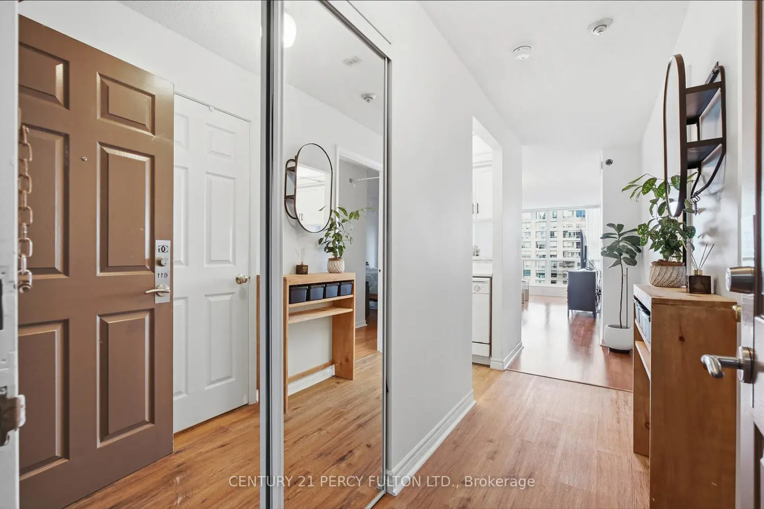 309 Major Mackenzie Avenue photo 2