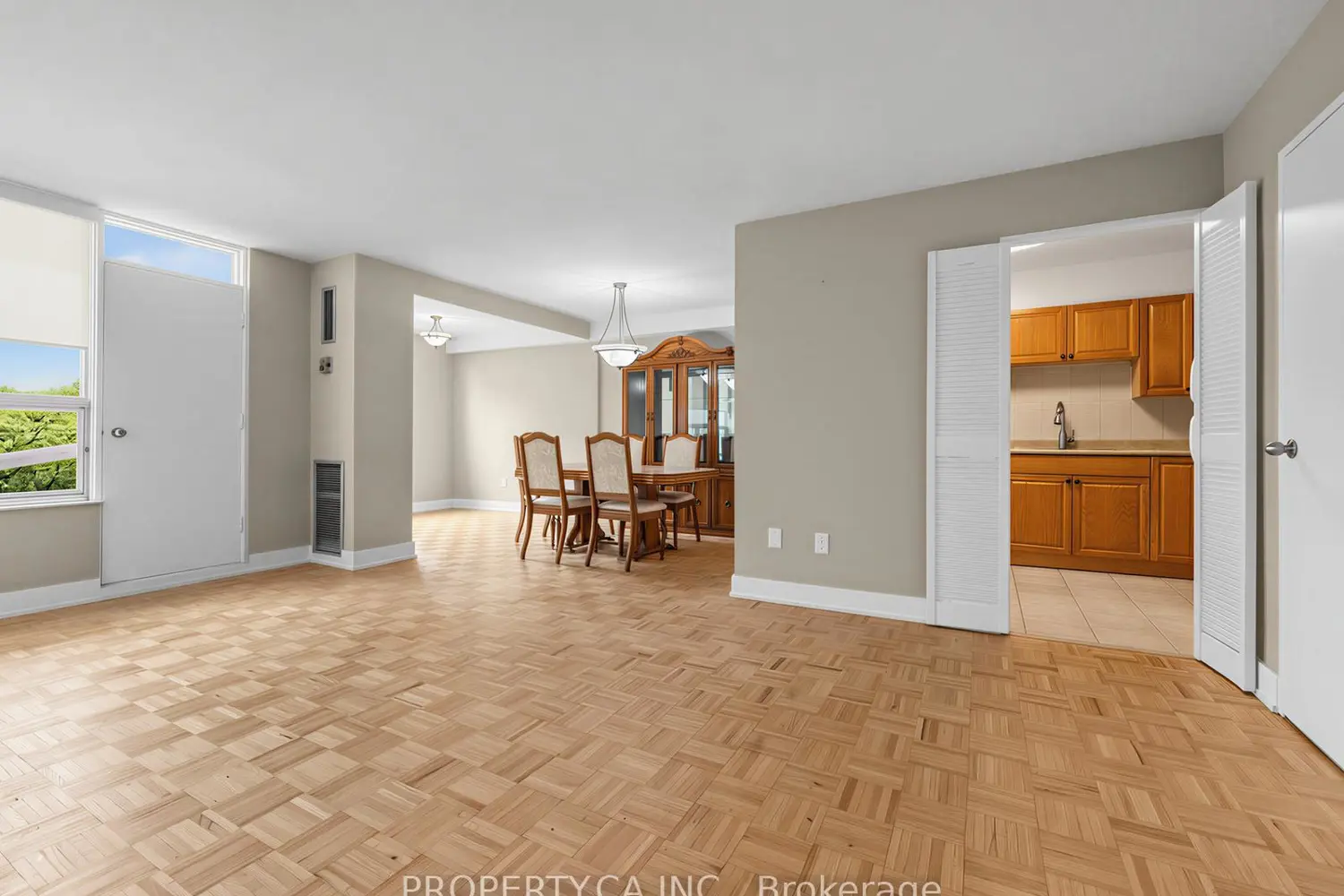 10 Edgecliff Golfway 708 photo 2