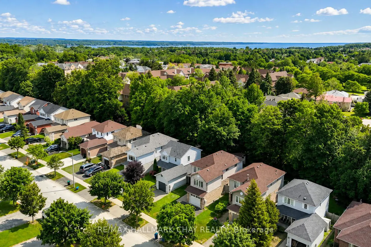 100 Copeman Crescent photo 4