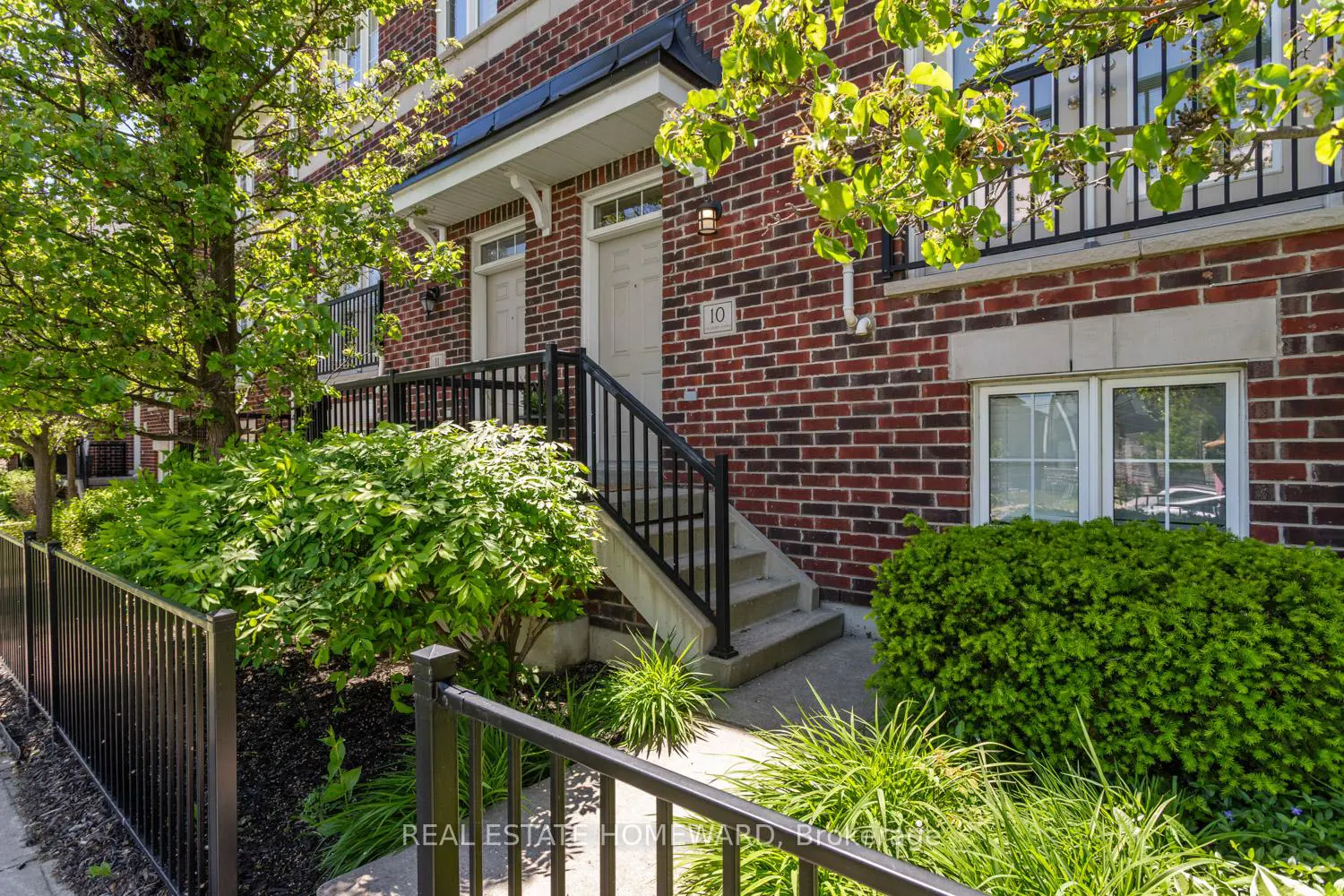 571 Longworth Avenue 10