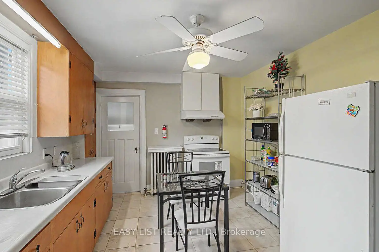 77 Avondale Avenue photo 5