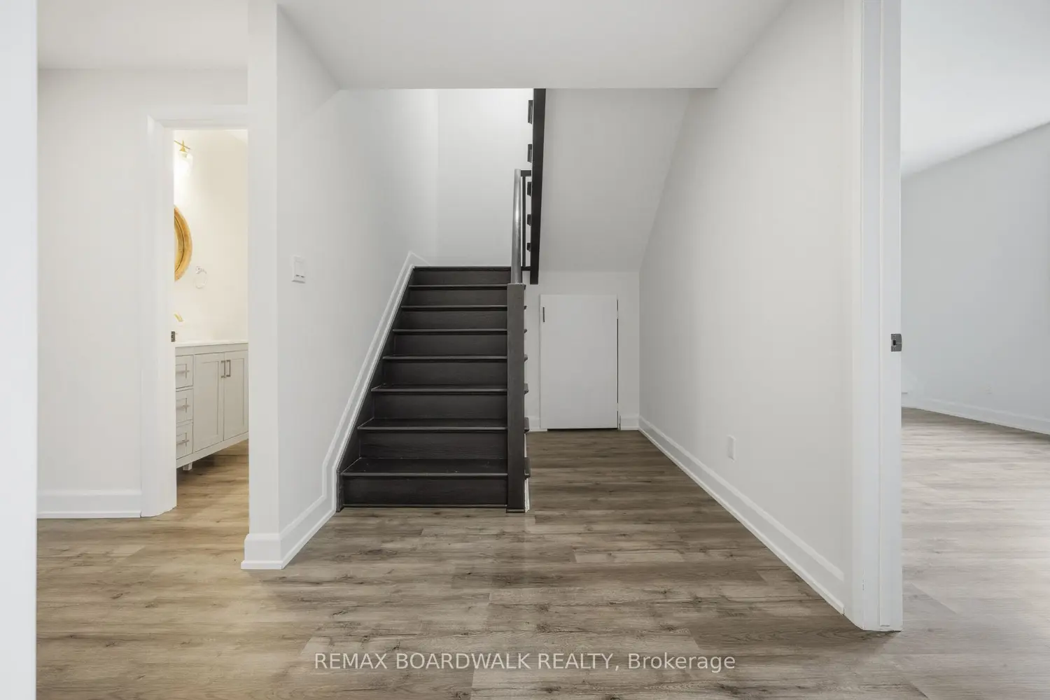 447 Churchill Road photo 4