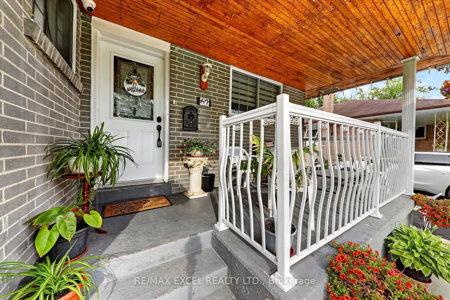 62 Sundance Crescent photo 3