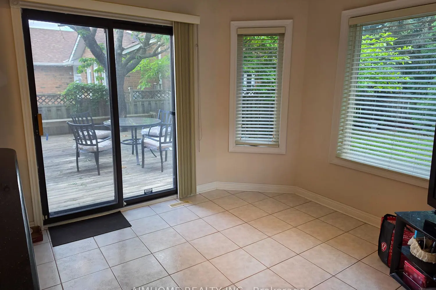 49 Holbrook Court photo 4