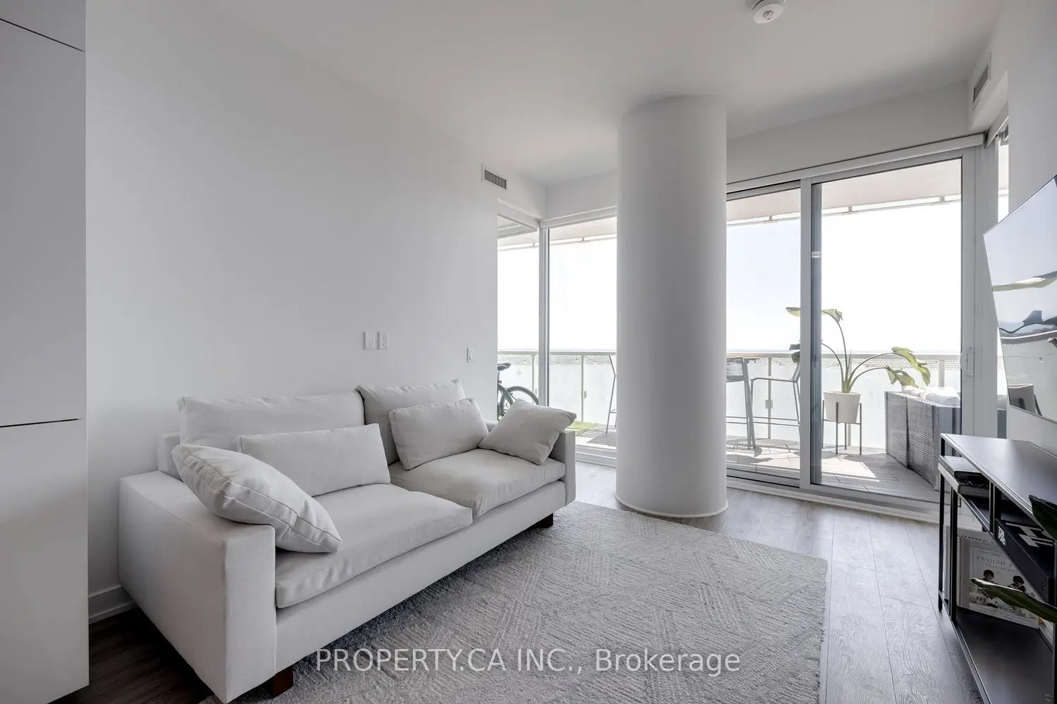 15 Queens Quay 2203 photo 5