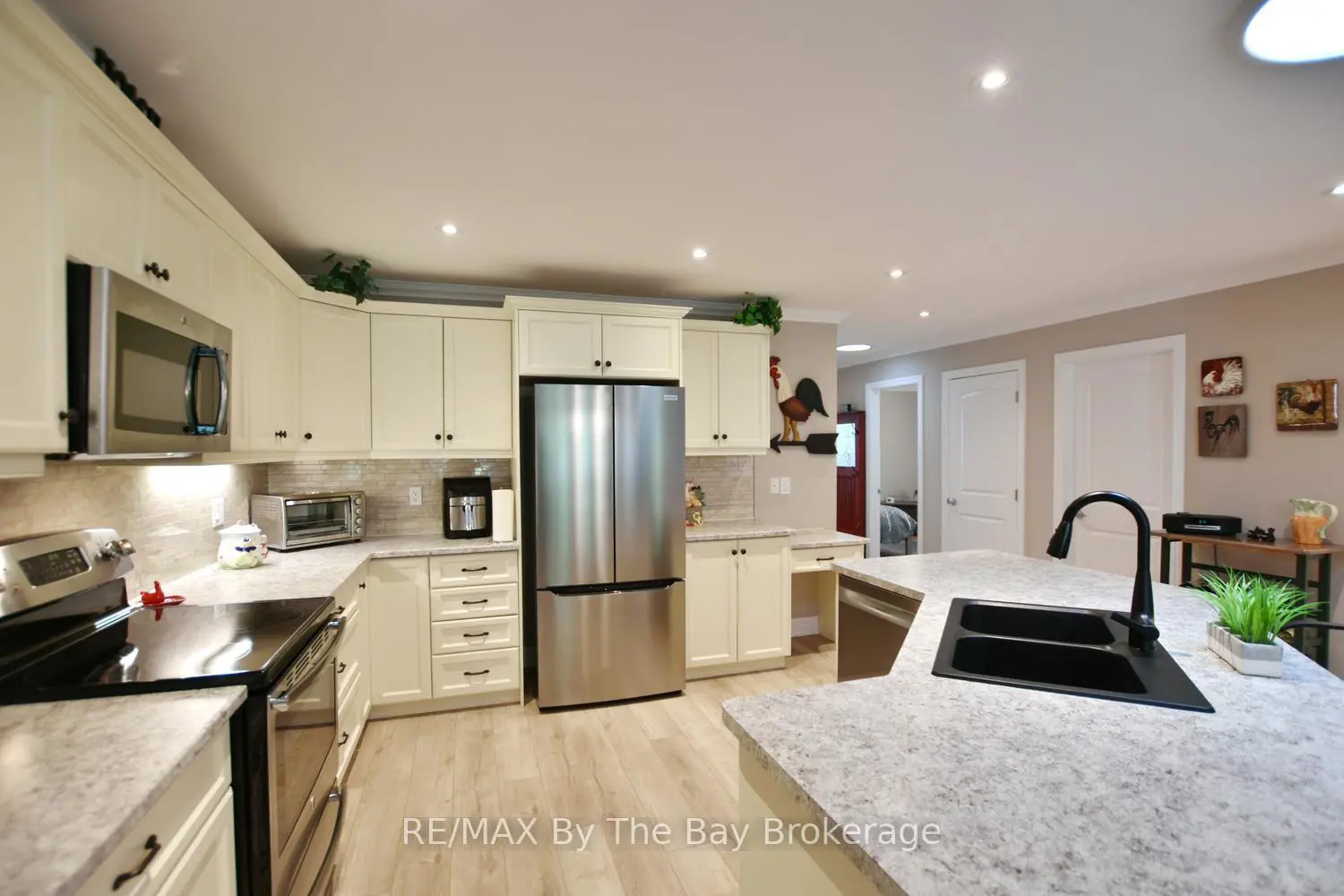 12 New York Avenue photo 3