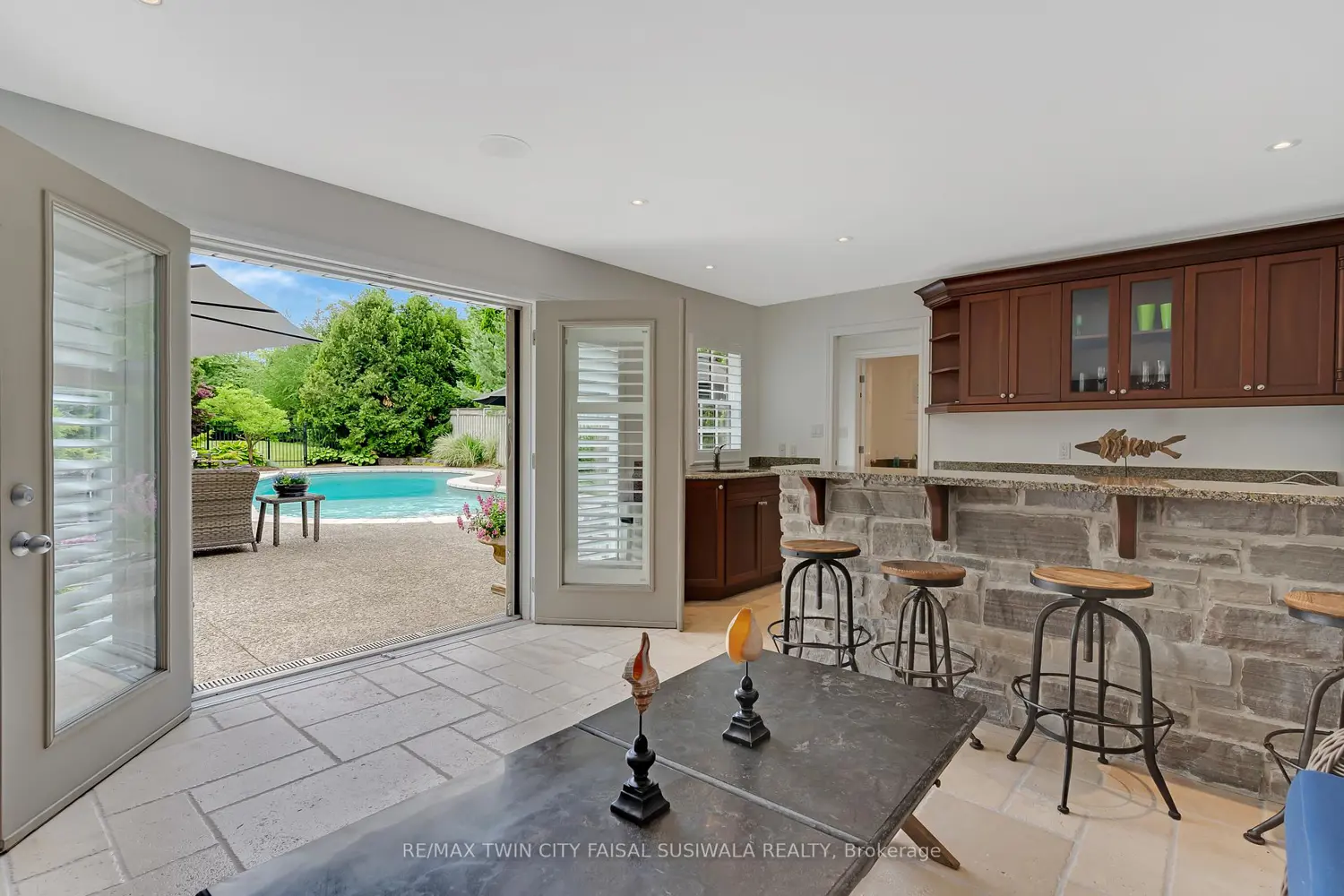 101 Deerpath Road photo 5