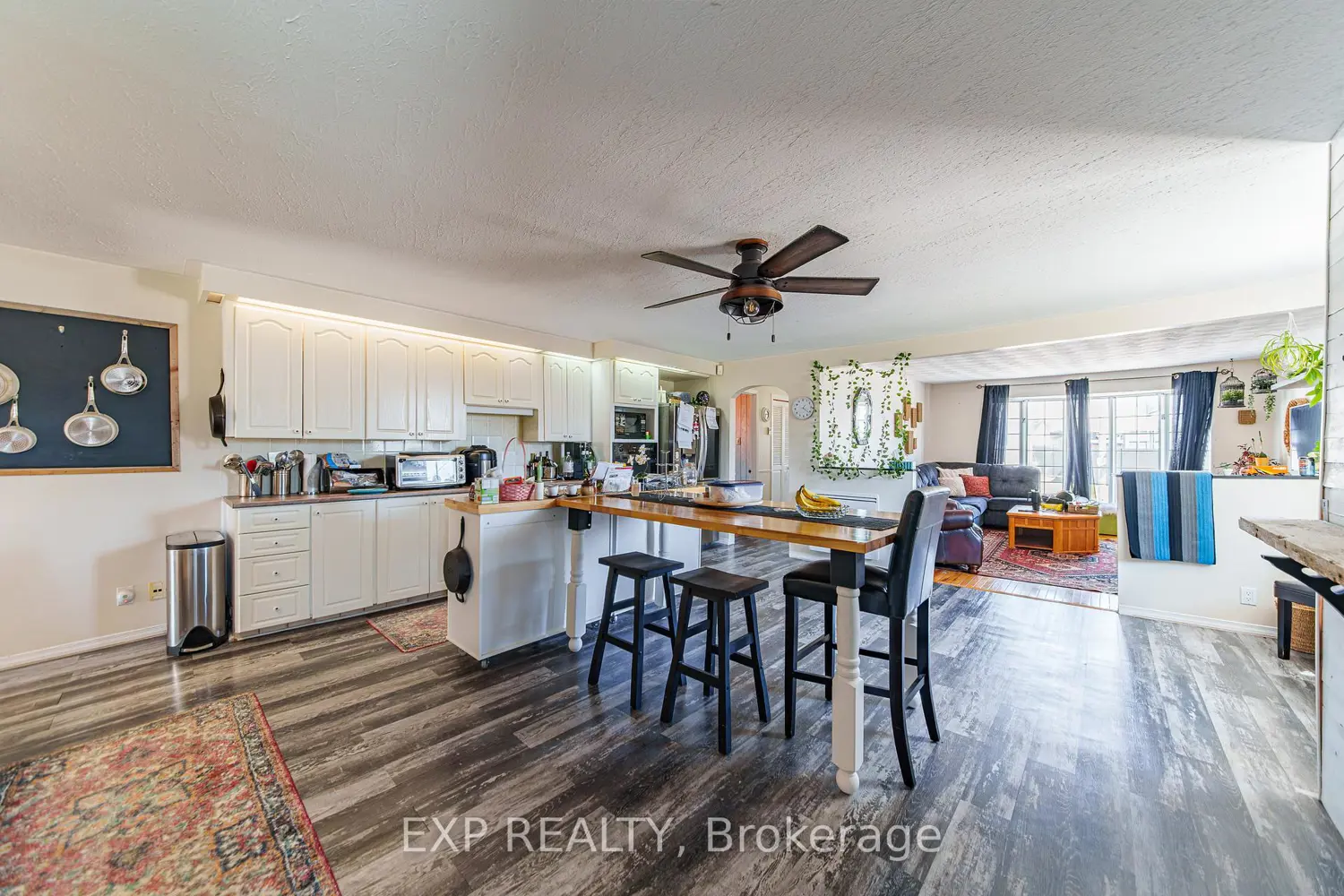 4612 Ste Catherine Street photo 4
