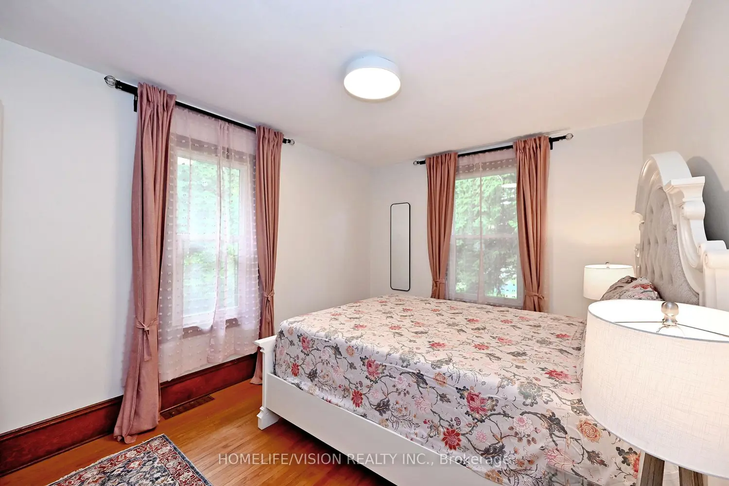 135 Elgin Street photo 5