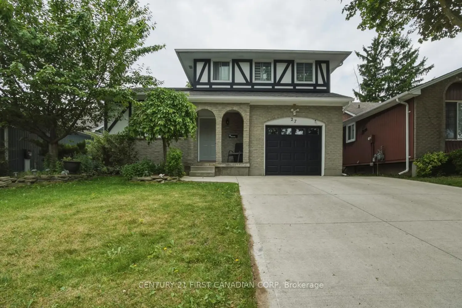 27 Tumbleweed Crescent