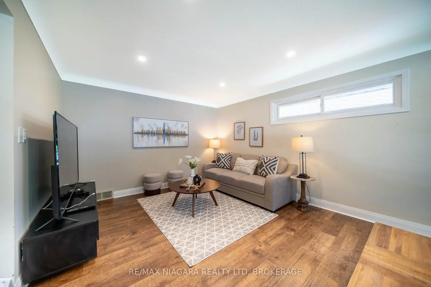 15 Springbank Drive photo 4