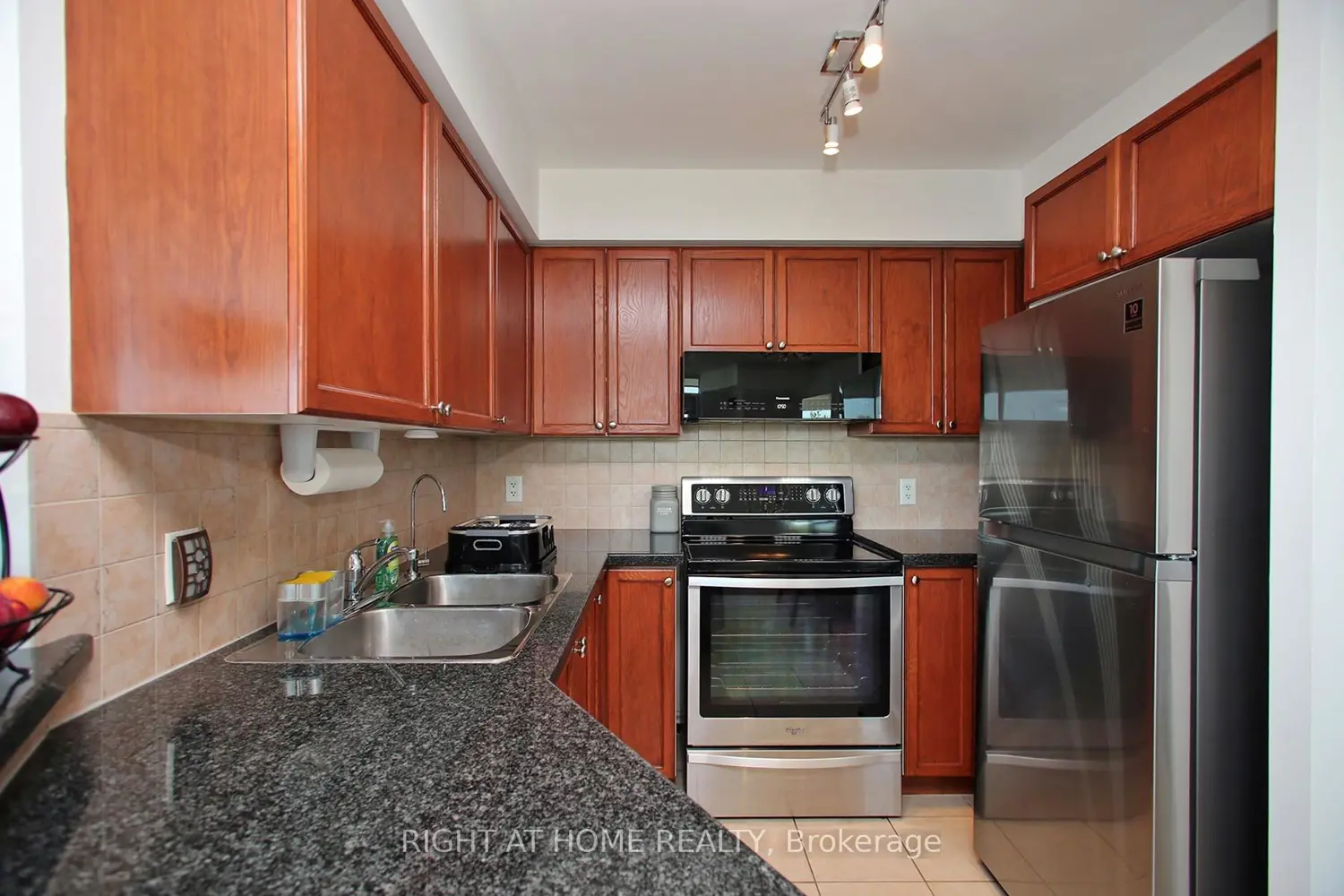 3830 Bathurst Street 505 photo 4