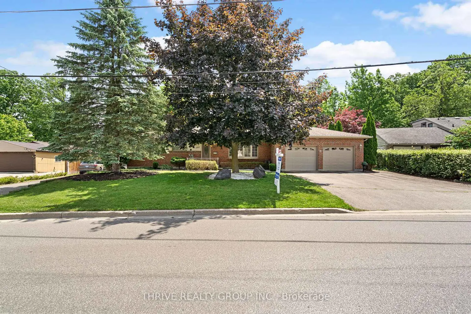 255 Ridgewood Crescent