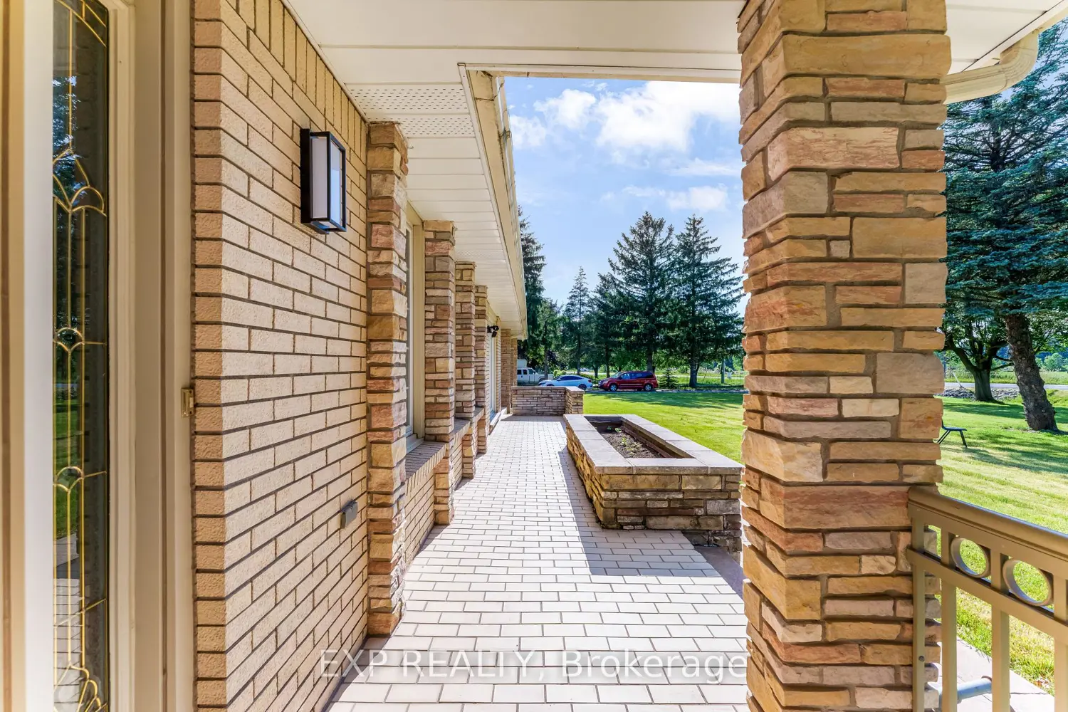 2047 Hamilton Road photo 4
