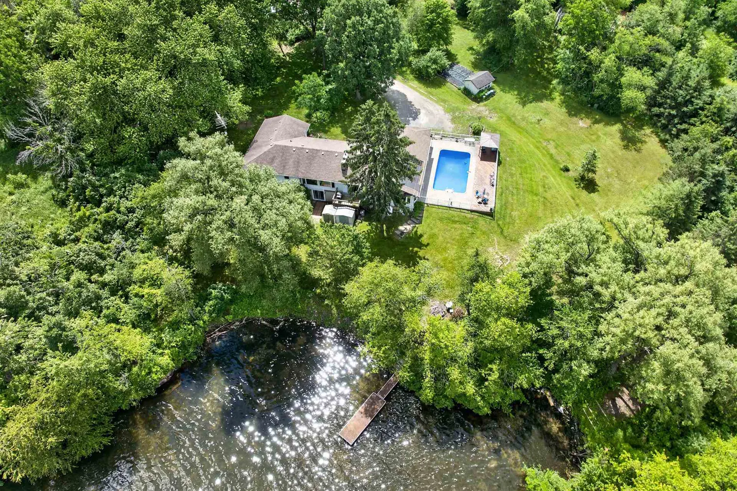 1482 Jarvis Road photo 4