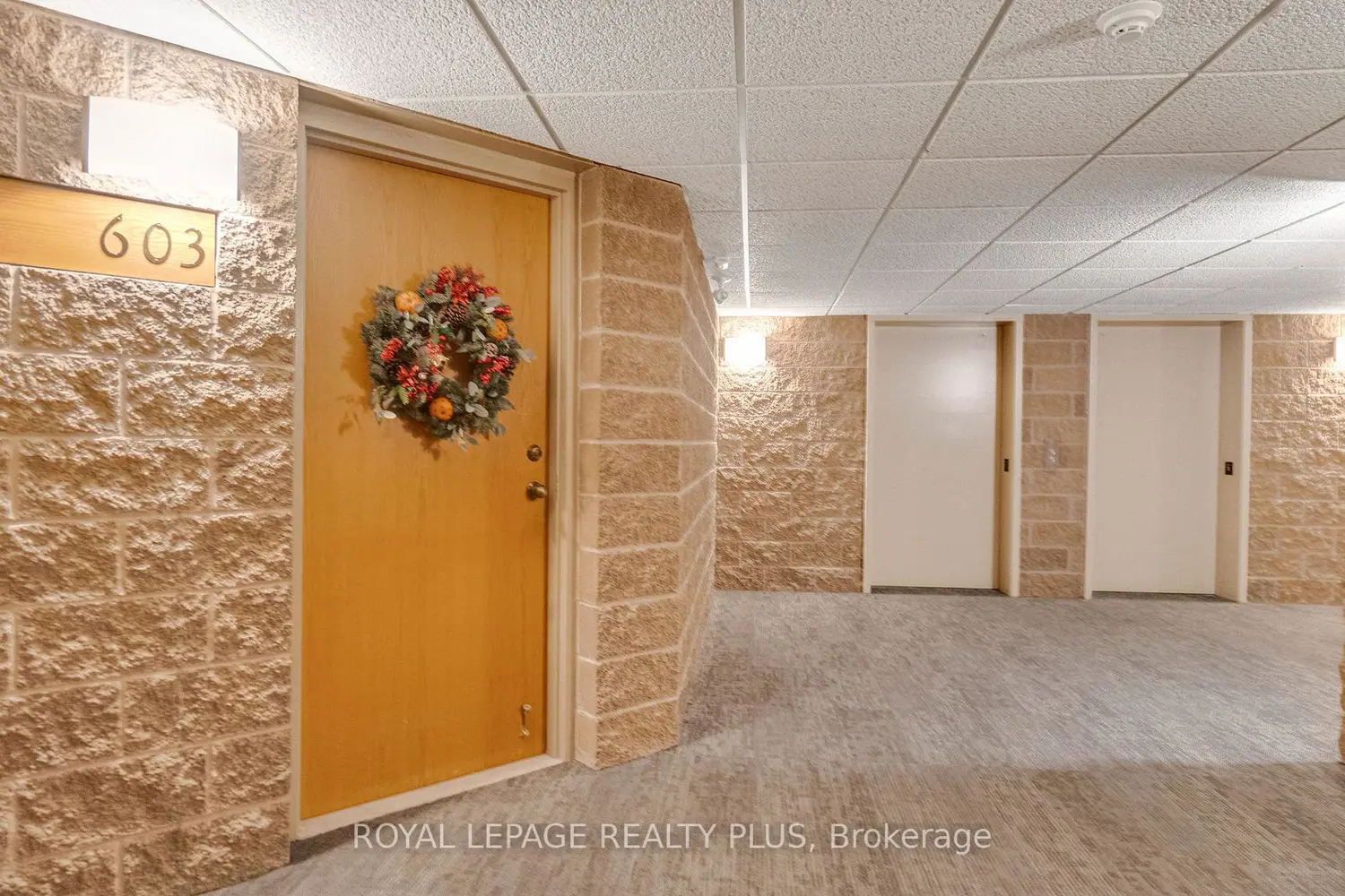 8 Christopher Court 603 photo 4