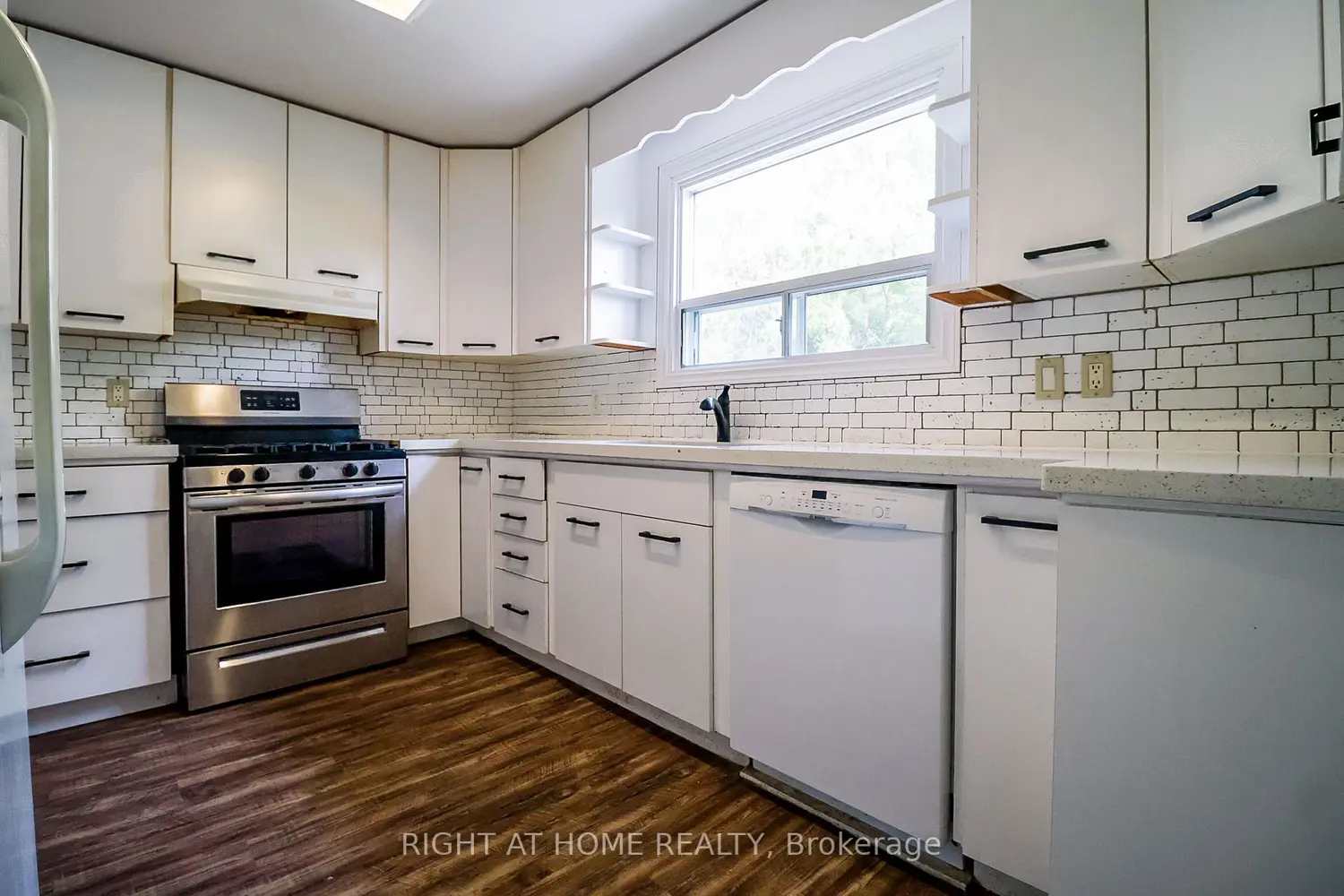 1327 Commerce Street photo 3