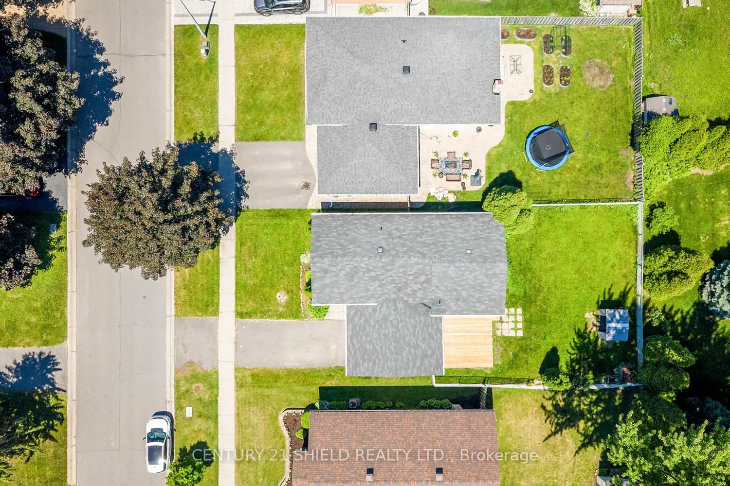 736 Champlain Drive photo 3
