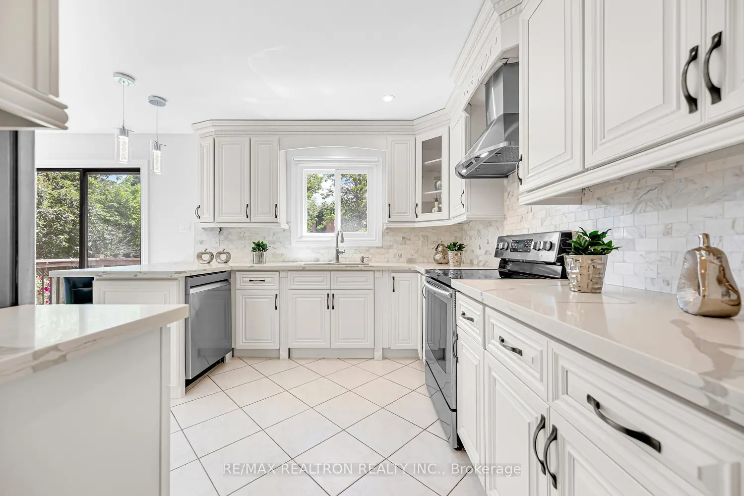 278 Bernard Avenue photo 5