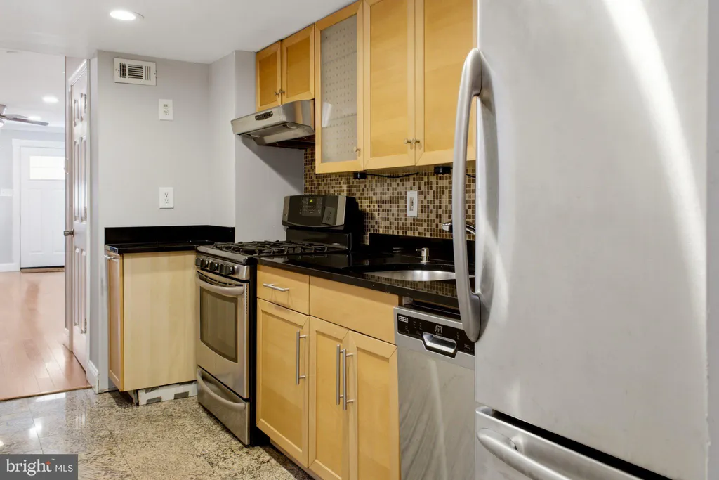 420 S Regester St, Baltimore, MD 21231 photo 5