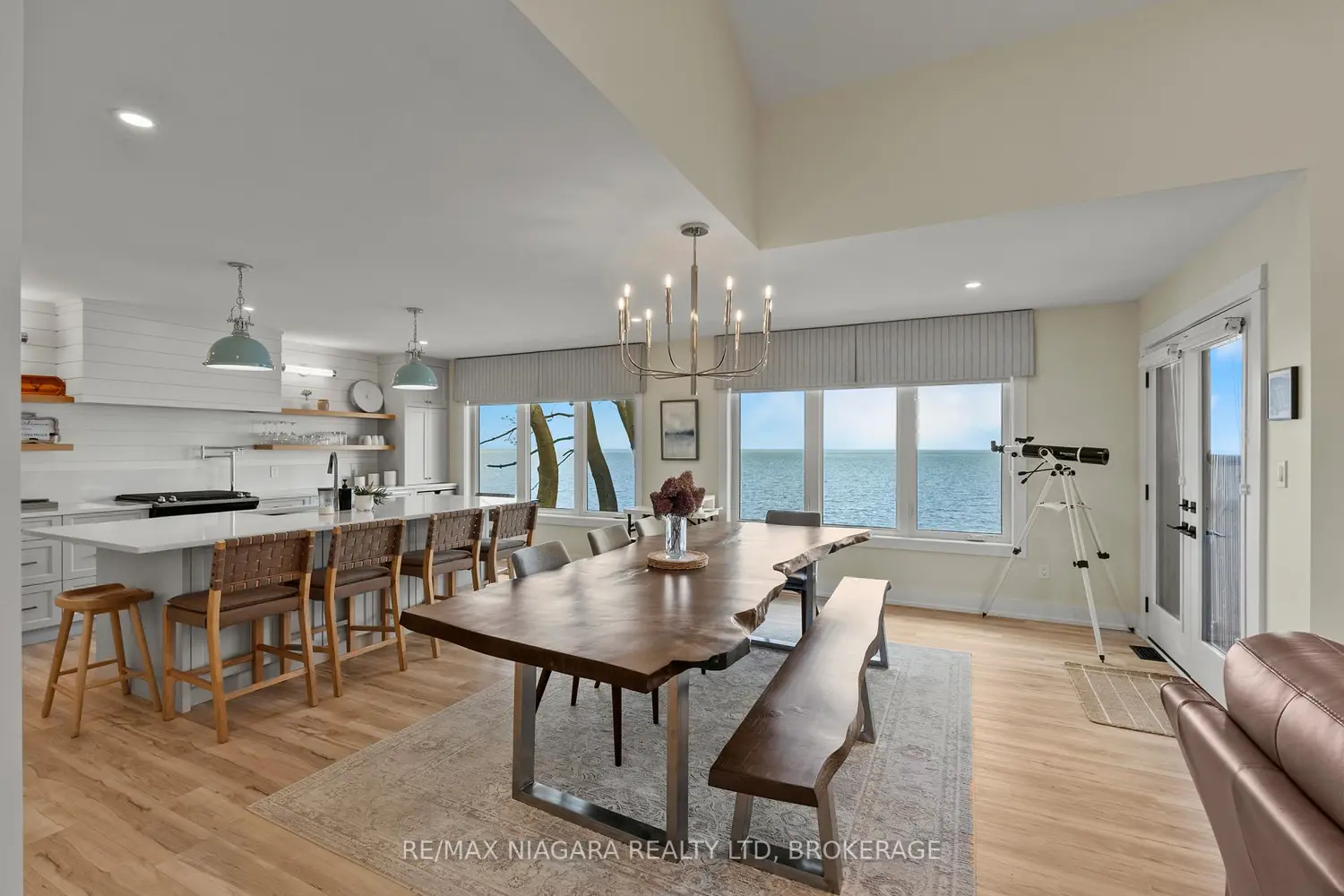 11605 Beach Road photo 2
