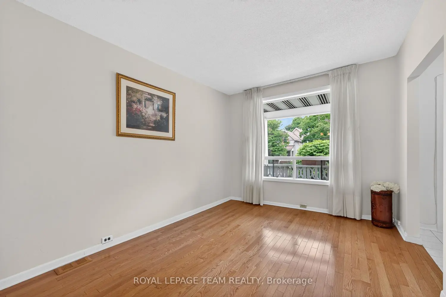274 Breezehill Avenue photo 2