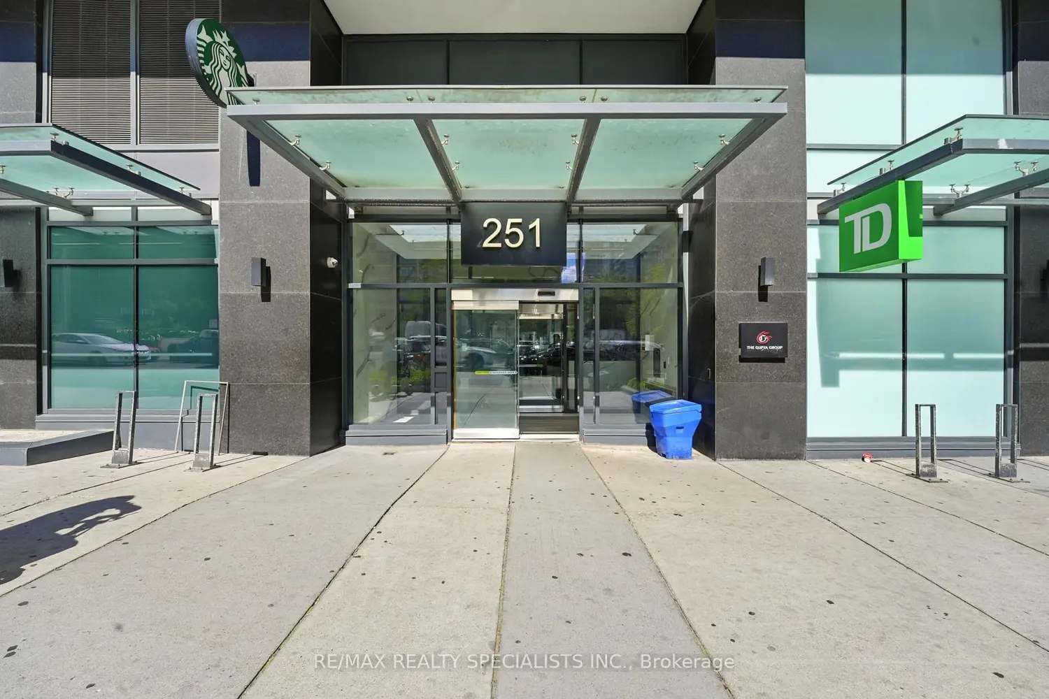 251 Jarvis Street 3210 photo 2