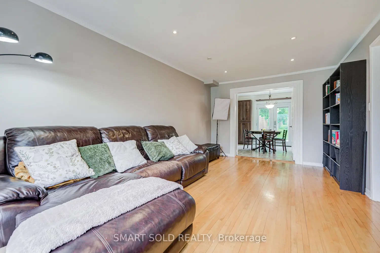255 Cedar Avenue photo 4