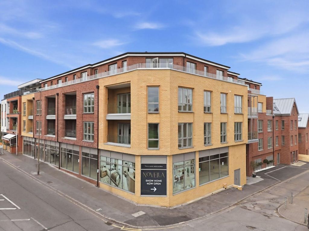 2 bed flat for saleNovella, Chigwell IG7