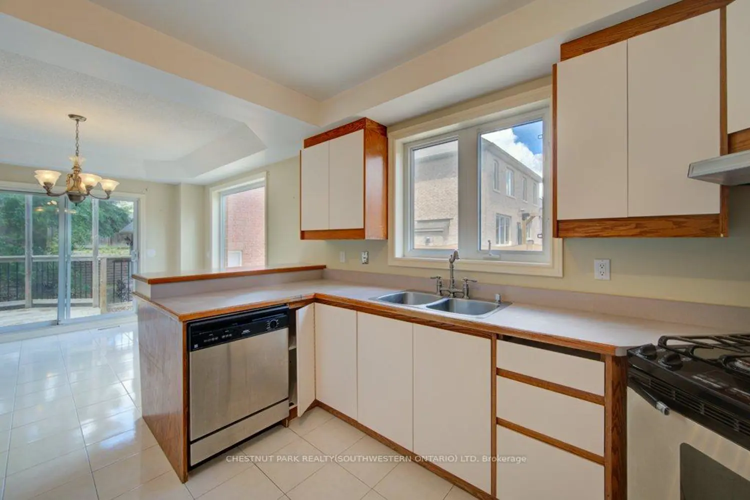14 Antrim Court photo 4