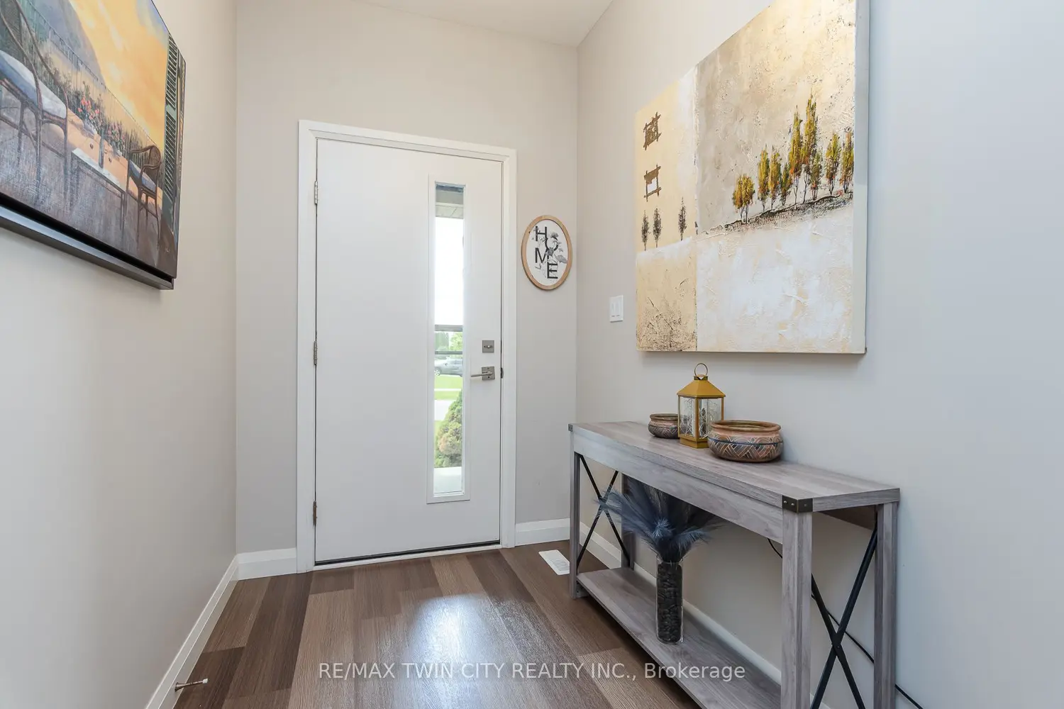 82 Rowe Avenue photo 3