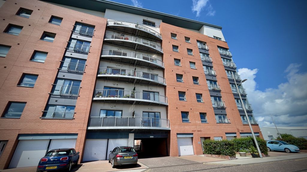 2 bed flat for saleGourlay Yard, Dundee DD1