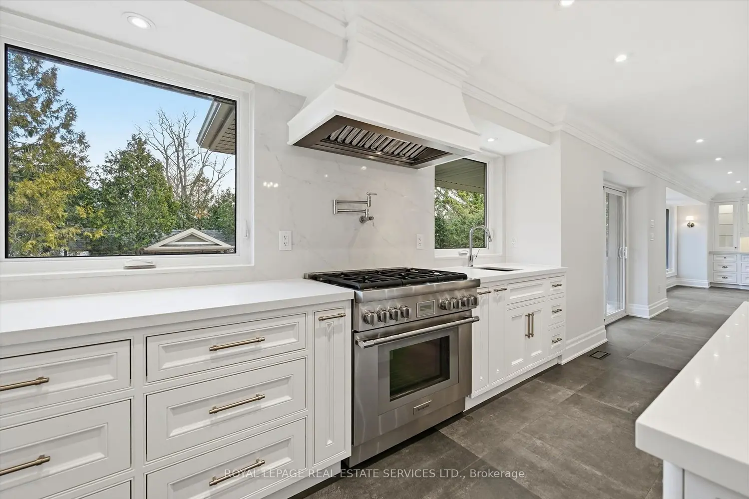 1601 Venetia Drive photo 4