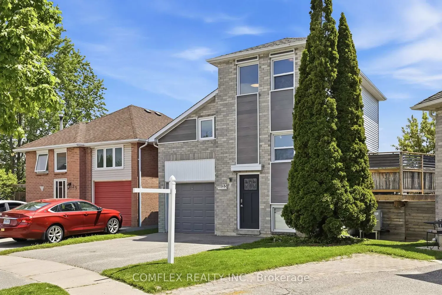 33 Broadlands Crescent photo 3