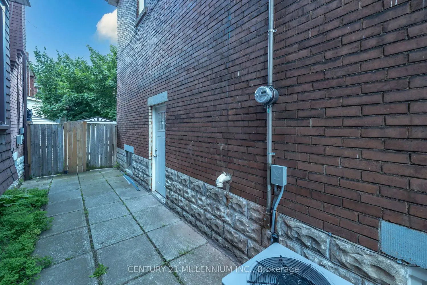 242 Balmoral Avenue photo 2