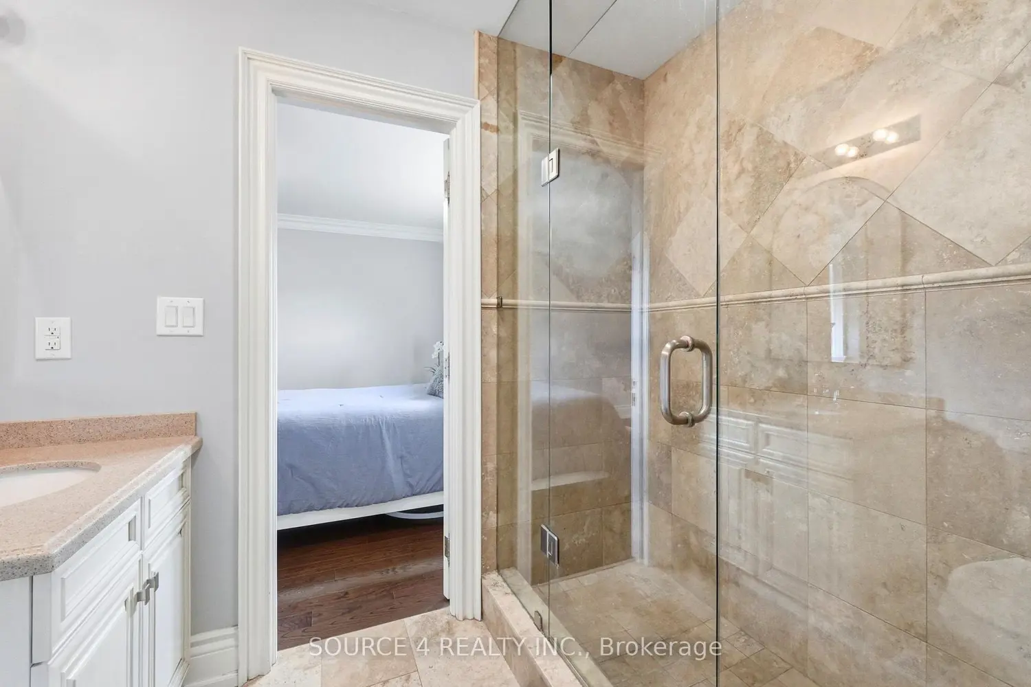 39 Amesbury Drive photo 4