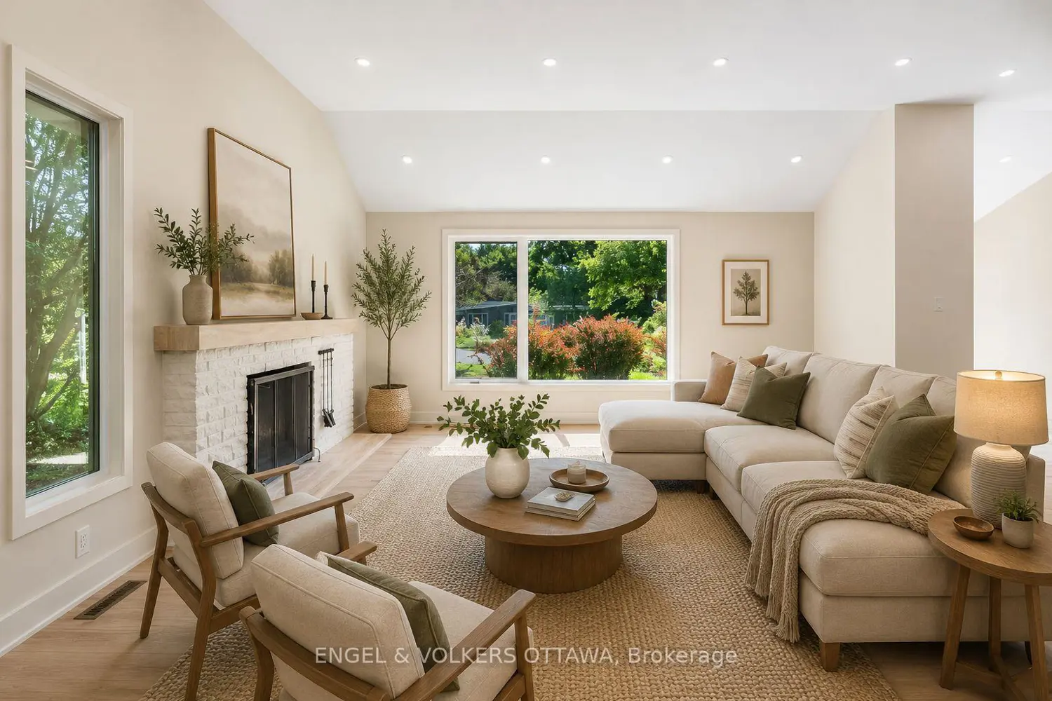 1 Amberly Place photo 3