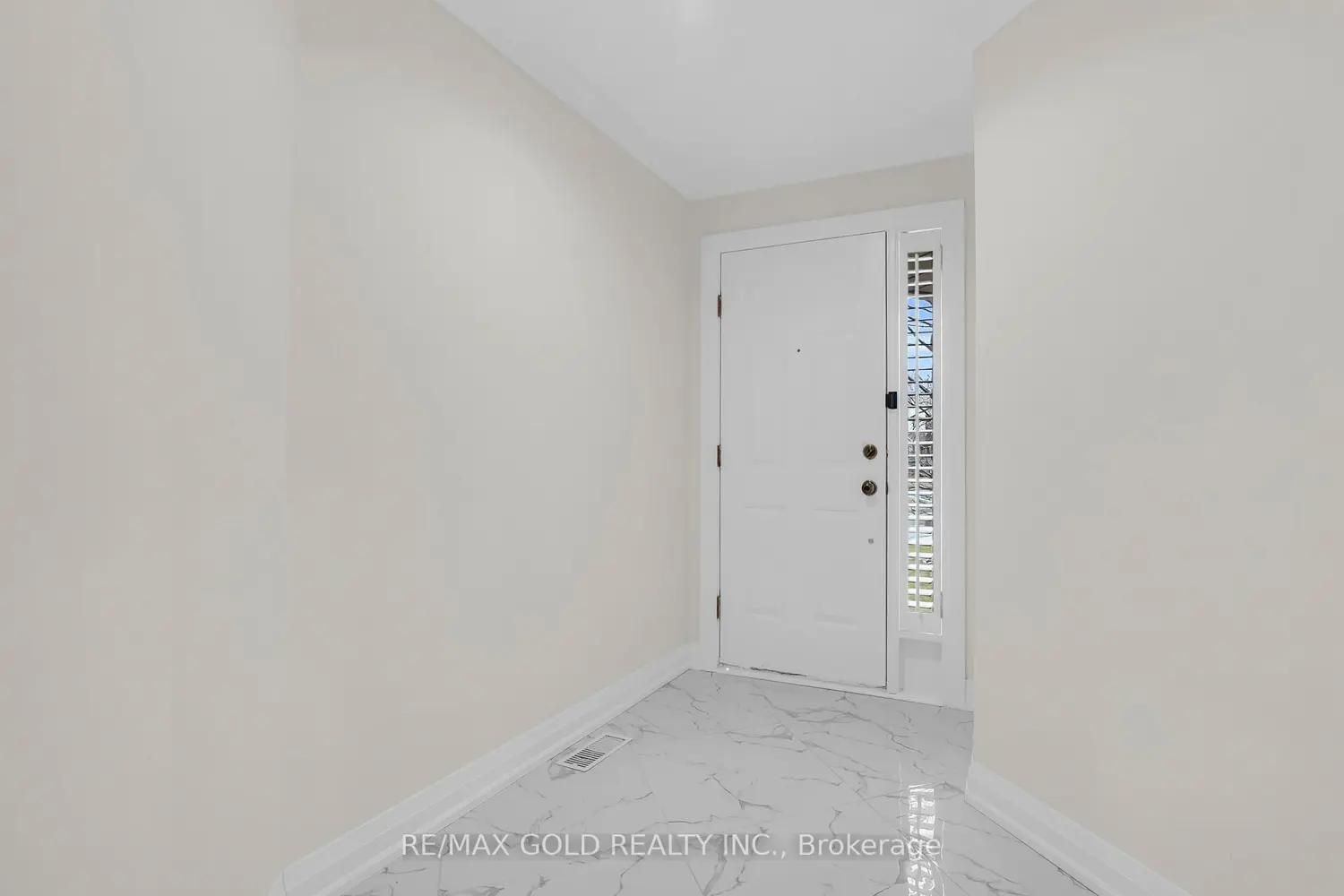 2911 Tradewind Drive photo 3