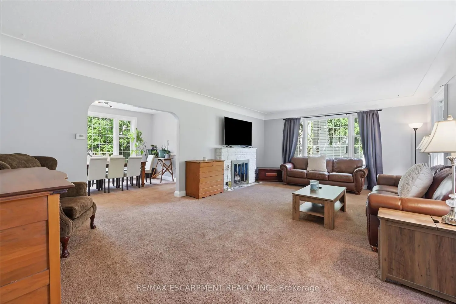 938 Cloverleaf Drive photo 4